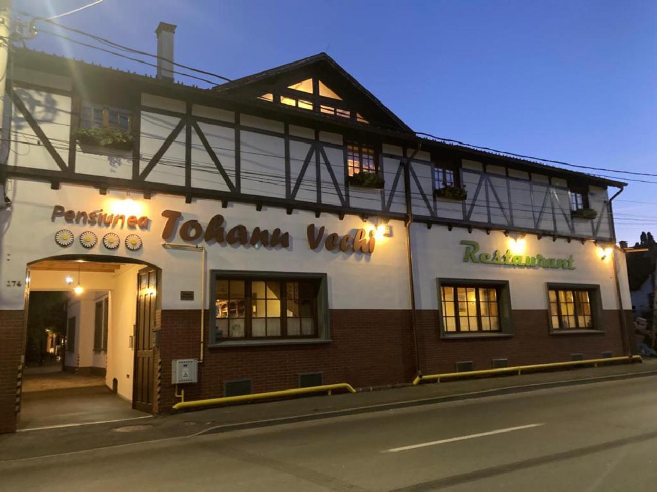 Pensiune restaurant Tohanu Vechi Zărneşti Extérieur photo