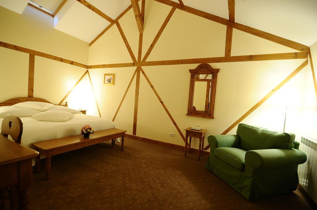 Pensiune restaurant Tohanu Vechi Zărneşti Chambre photo