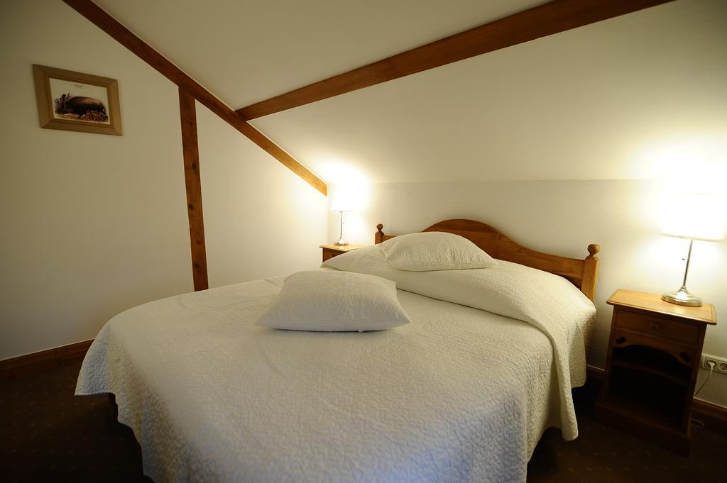 Pensiune restaurant Tohanu Vechi Zărneşti Chambre photo