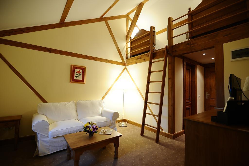 Pensiune restaurant Tohanu Vechi Zărneşti Chambre photo