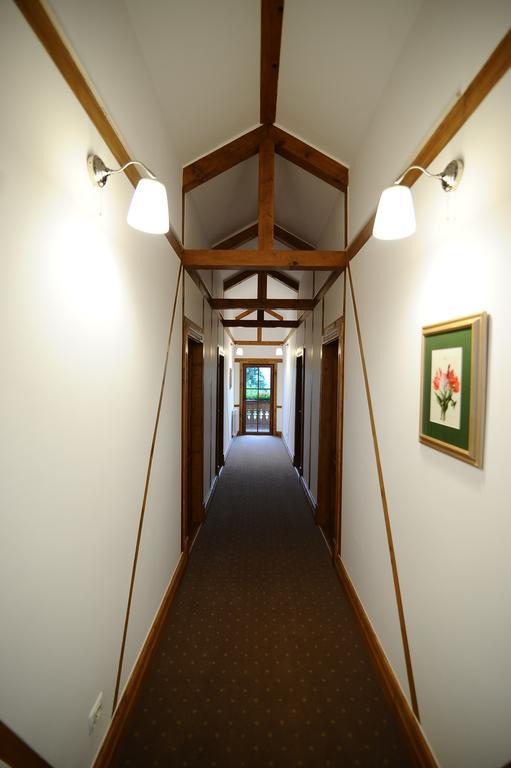 Pensiune restaurant Tohanu Vechi Zărneşti Chambre photo