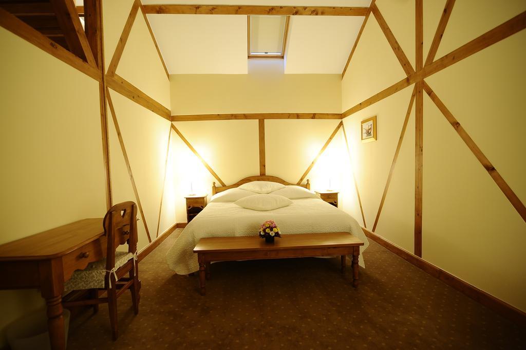 Pensiune restaurant Tohanu Vechi Zărneşti Chambre photo