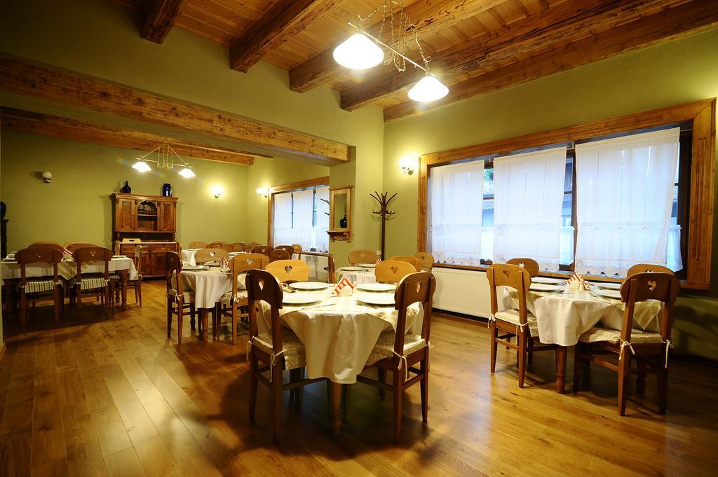Pensiune restaurant Tohanu Vechi Zărneşti Extérieur photo