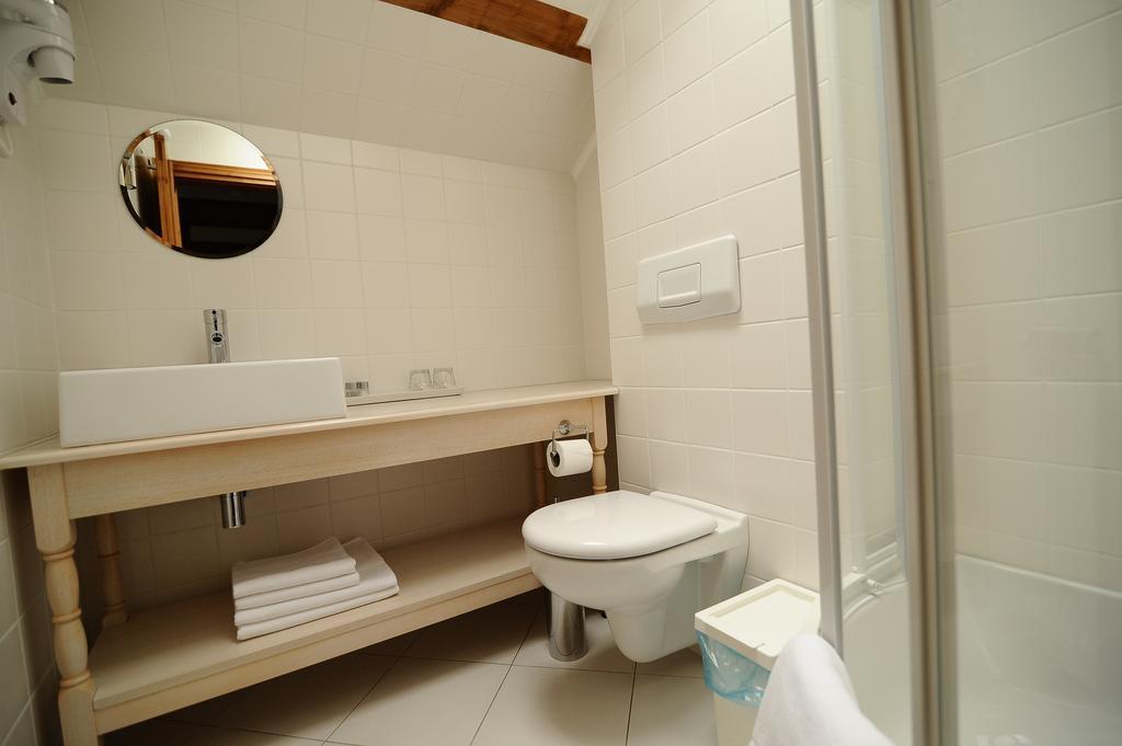 Pensiune restaurant Tohanu Vechi Zărneşti Chambre photo